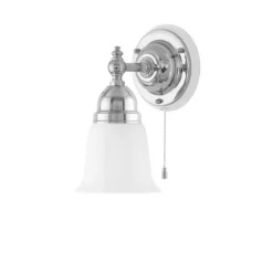Adelborg Vägglampa m. dragbrytare, förnicklad mässing/benvit