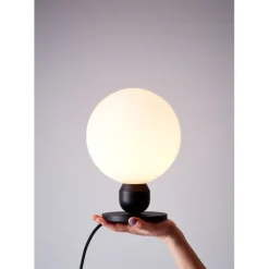 Atom bordslampa, svartstruktur