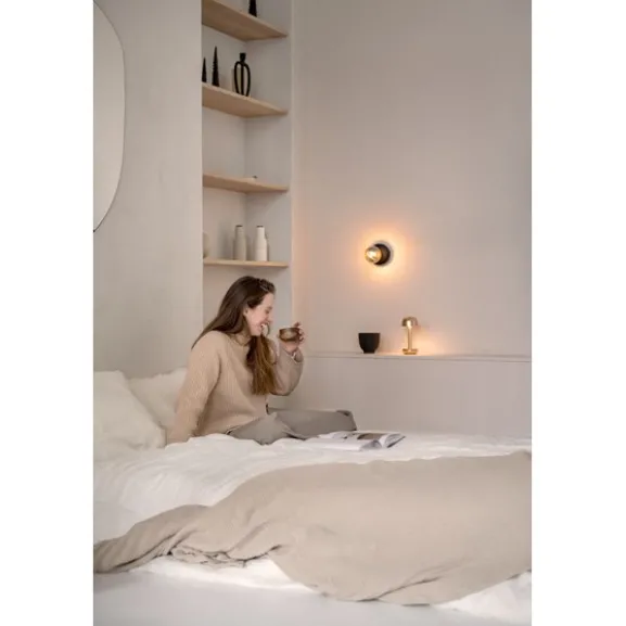 Bee vägglampa, svart/rökgrå
