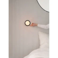 Bee vägglampa, svart/vit