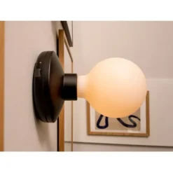 Bee vägglampa, svart/vit