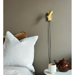 Cato vägglampa Borstad rå mässing