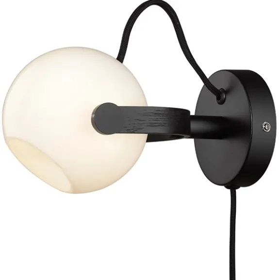D.C vägglampa, opal/svart