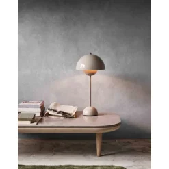 Flowerpot VP3 bordslampa, grå/beige 50cm