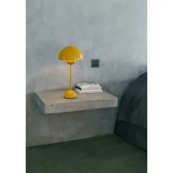 Flowerpot VP3 bordslampa, senapsgul 50cm
