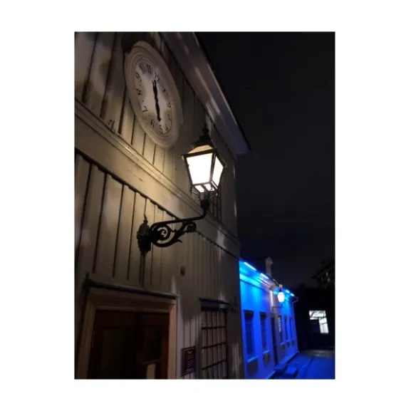 Jönköping vägglykta m gjuten arm, koppar/svart
