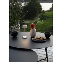 Lille mini bordslampa usb 2200K/2700K dimbar Sand
