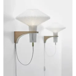 Model 204 vägglampa, vit/ek