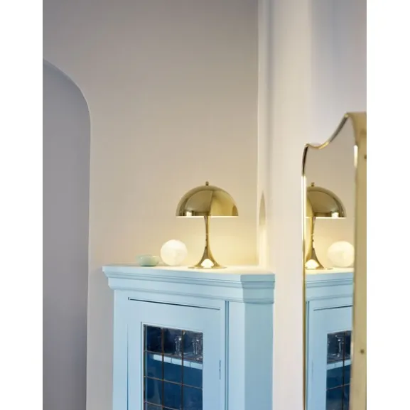 Panthella MINI bordslampa LED, Mässing