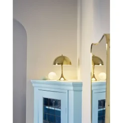Panthella MINI bordslampa LED, Mässing