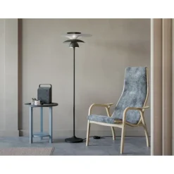 Picasso golvlampa flat svart