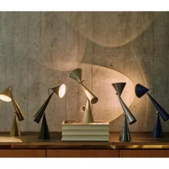 Pose Task Bordslampa Gold
