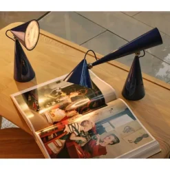 Pose Task Bordslampa Indigo