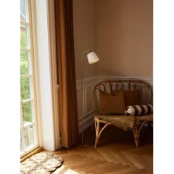 Room 49 golvlampa Opal/mässing Ø15