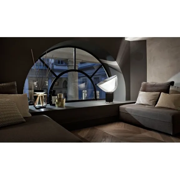 Taccia LED bord/golvlampa, svart