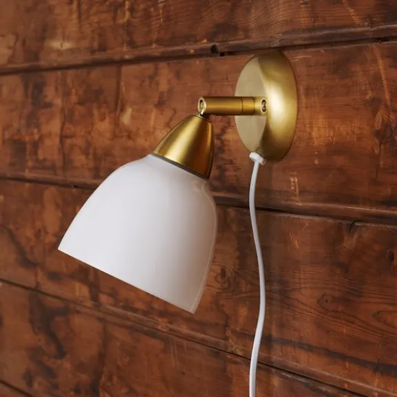 Urban Short Wall Lamp , Brused Brass / Opal